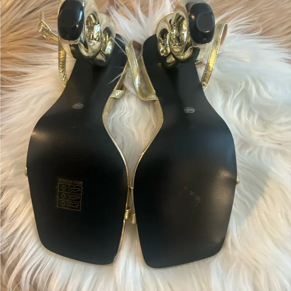 GOLD SEXY SCULPTURAL HEEL. - Picture 7 of 8